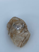 Load image into Gallery viewer, Sterling Silver Fresh Water Pearl Ring