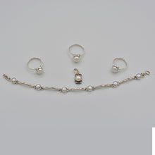 Load image into Gallery viewer, Sterling Silver Fresh Water Pearl Ring