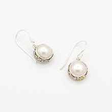 Load image into Gallery viewer, Sterling Silver Fresh Water Mabe&#39; Pearl Earrings